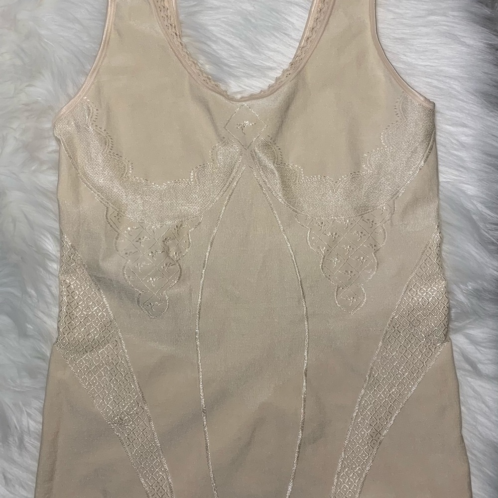 Shape-wear by barely there